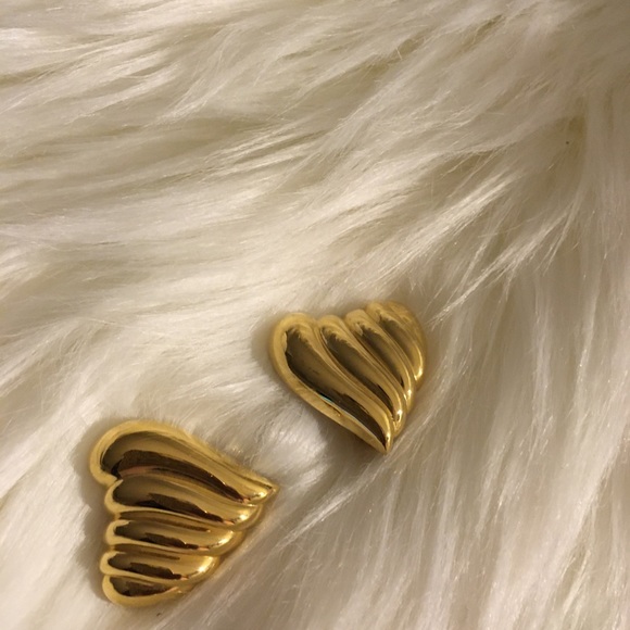 Trifari Jewelry - 🌻🌻❤️🥰 VINTAGE TRIFARI HEART CLIP ON EARRINGS  ❤️🎁🌻🌻